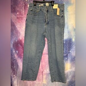 New universal thread mid rise 80’s slim short length 🛍